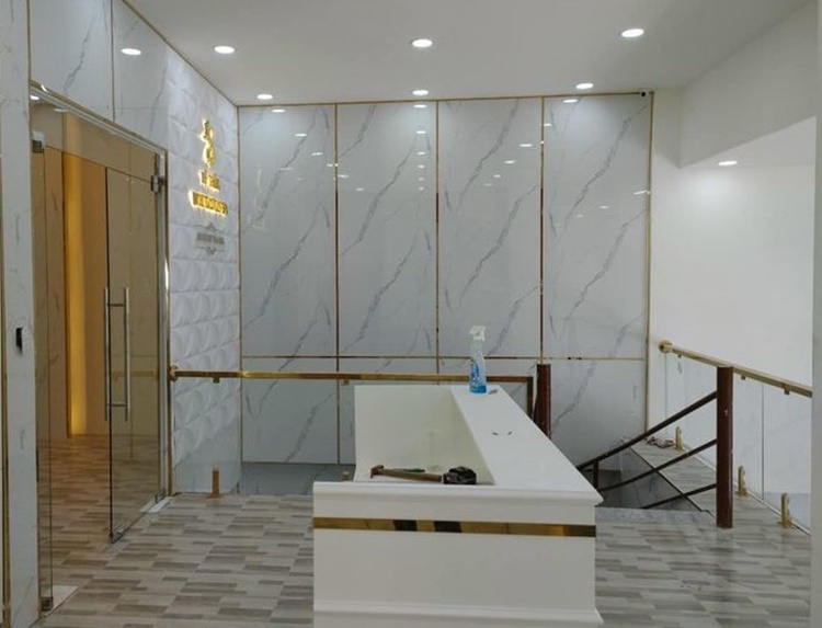 gia-op-tuong-nhua-van-da.jpg